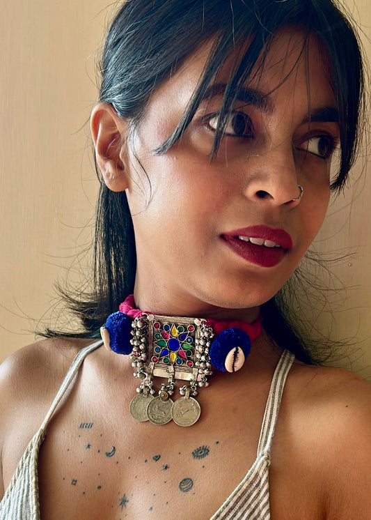 Noorani Choker