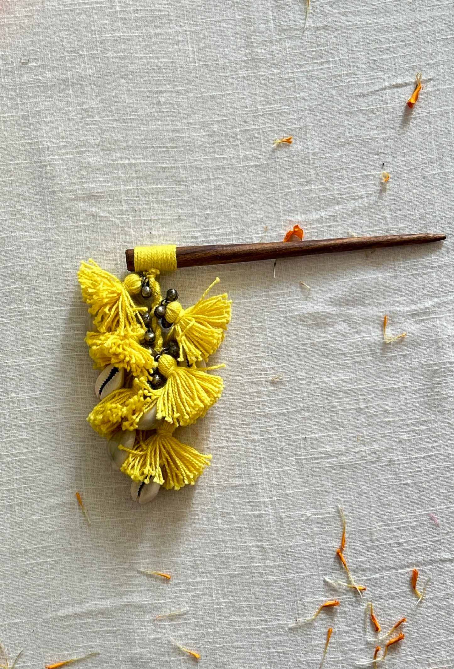 Peeli Phool Bun Stick