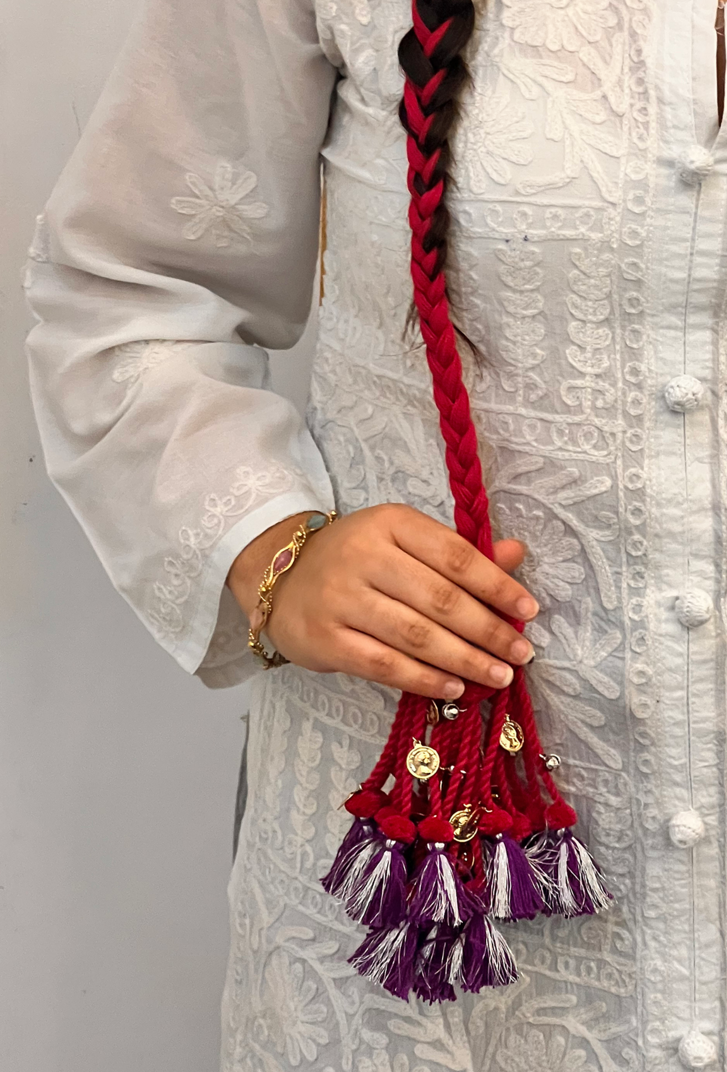 Gulnaar Tassel Parandi